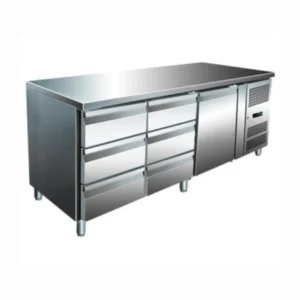 хладилна маса с чекмеджета и врати