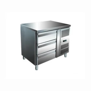 хладилна маса с три чекмеджета